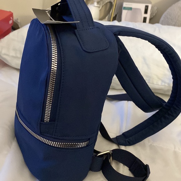 New Navy mini backpack - Picture 2 of 3